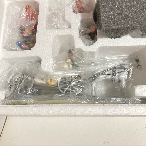 LEMAX 2003 Retired Village Collection “Wedding Party”. Never Displayed - Picture 4 of 7